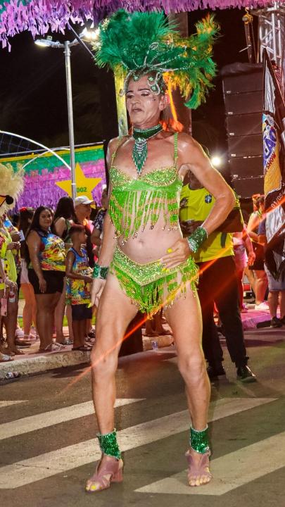 Foto 69 de 238 — Trabiju Folia 2026 arrasta multidão com Bloco Furacão, Santa Maria e DJ Joantony; veja fotos